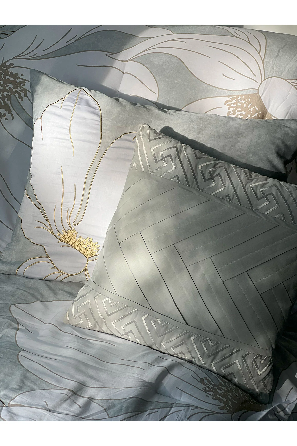 Dreamscape Embroidered 4 Piece Comforter Mini Set - Image 6