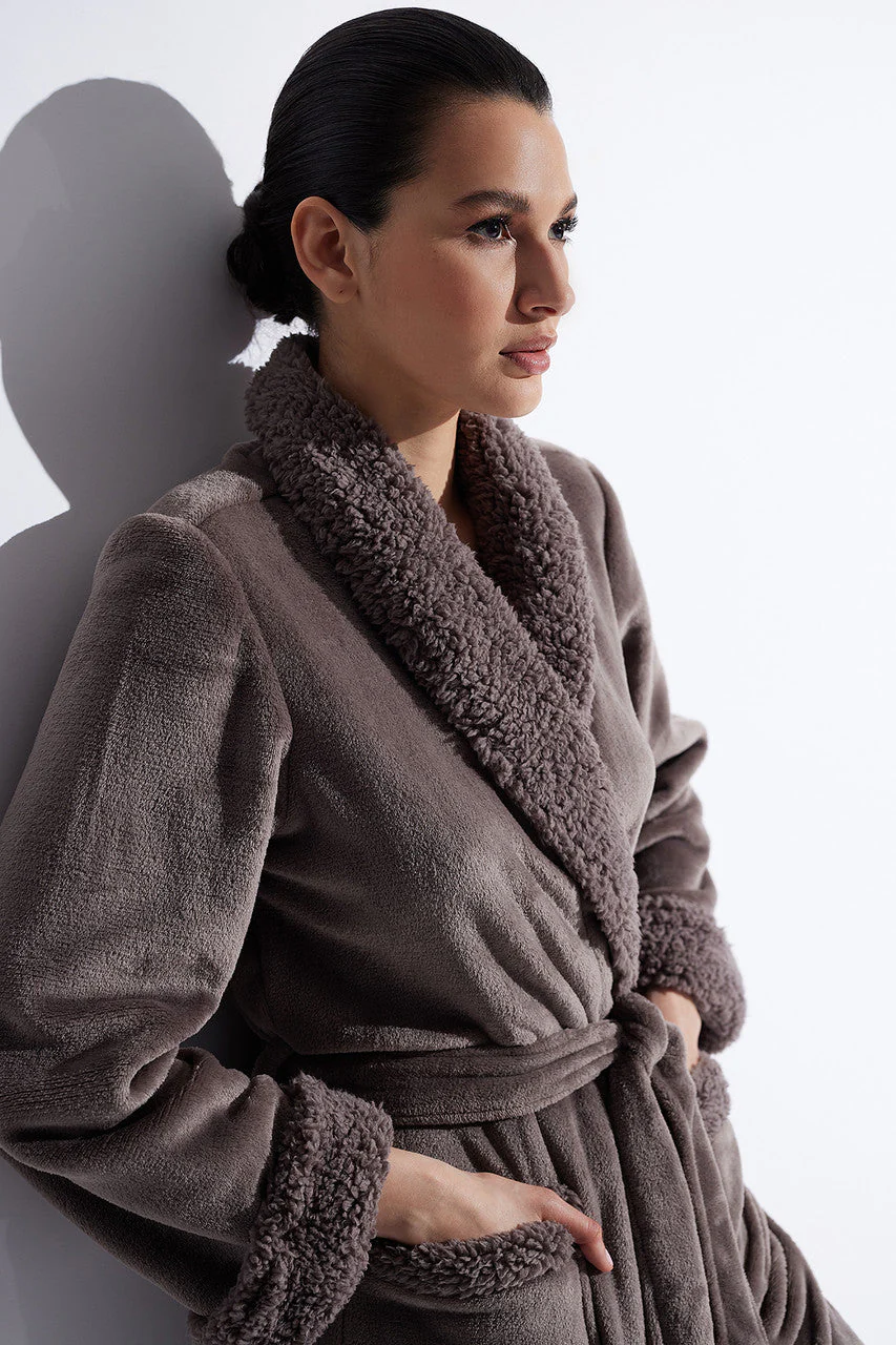 Plush Sherpa Robe - Image 3